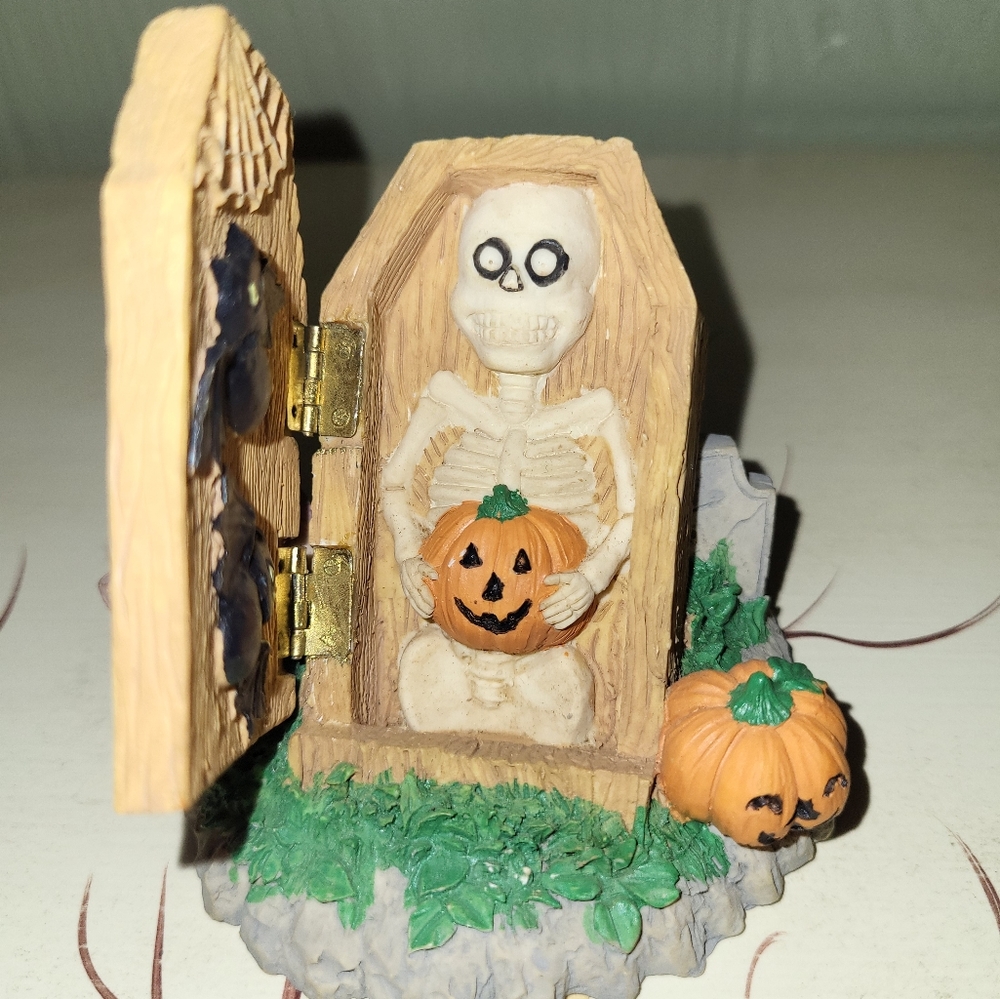 Vintage Carlton Cards Graveyard, Tombstone, Coffin, Skeleton, Bats, Pumpkins